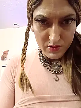Snapshot of sissytrapdolly24 chatting on 10.01.25 sissytrapdolly24 online show from 10.01.25
