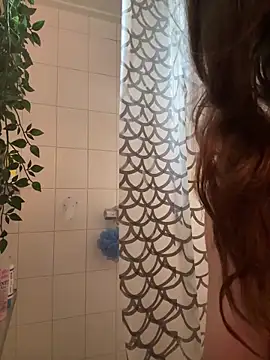 Snapshot of sophiamlf chatting on 12.21.25 sophiamlf online show from 12.21.25