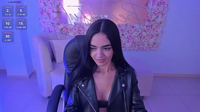 Snapshot of LucianaMillerX chatting on 12.18.24 LucianaMillerX online show from 12.18.24