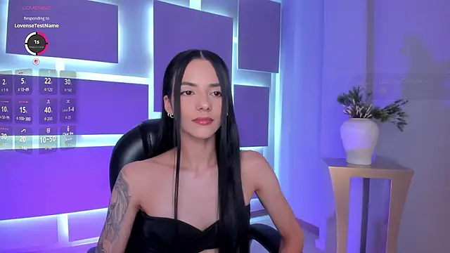 Snapshot of HannahJamesX chatting on 02.04.26 HannahJamesX online show from 02.04.26