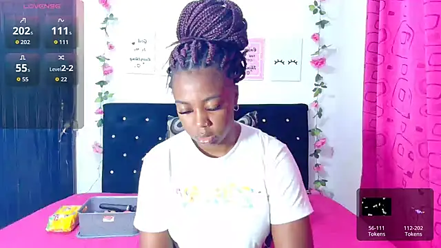 Snapshot of CiaraEbony chatting on 10.23.25 CiaraEbony online show from 10.23.25