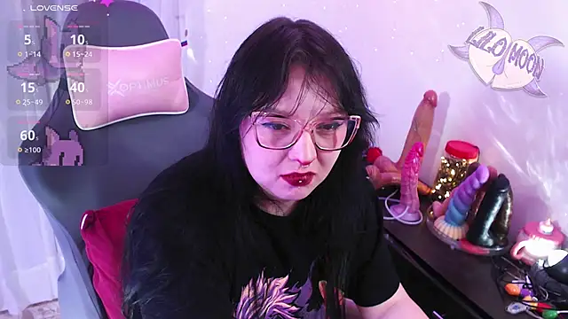 Snapshot of LiloMoon69 chatting on 04.21.26 LiloMoon69 online show from 04.21.26