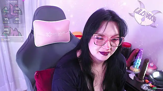 Snapshot of LiloMoon69 chatting on 04.28.26 LiloMoon69 online show from 04.28.26