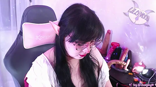 Snapshot of LiloMoon69 chatting on 05.18.26 LiloMoon69 online show from 05.18.26