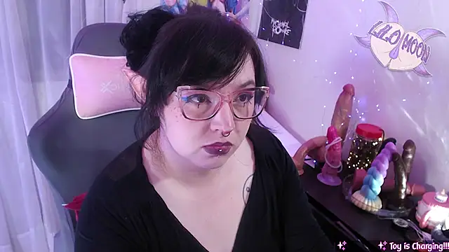 Snapshot of LiloMoon69 chatting on 05.26.26 LiloMoon69 online show from 05.26.26