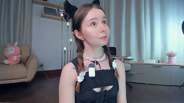 DominikaElis online show from 04.21.26