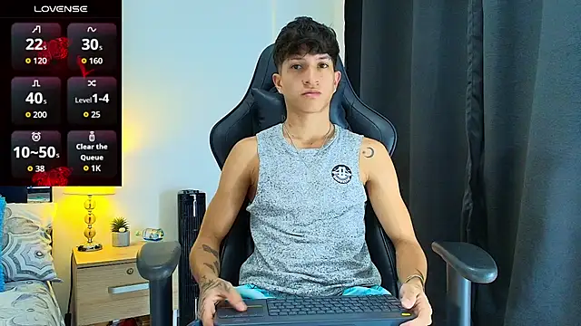 Snapshot of _CamiloBass chatting on 06.19.26 CamiloBass online show from 06.19.26