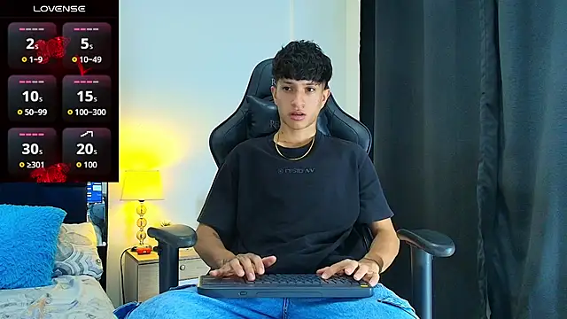 Snapshot of _CamiloBass chatting on 07.19.26 CamiloBass online show from 07.19.26