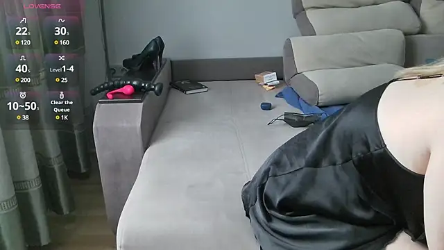 Snapshot of MilaaMilaa chatting on 02.04.25 MilaaMilaa online show from 02.04.25