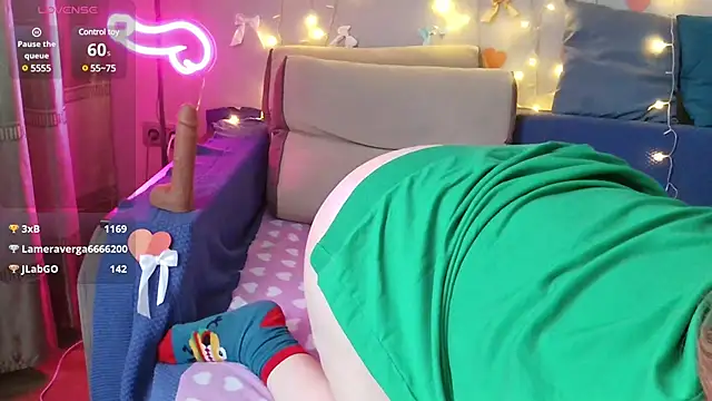 Snapshot of MilaaMilaa chatting on 02.13.25 MilaaMilaa online show from 02.13.25