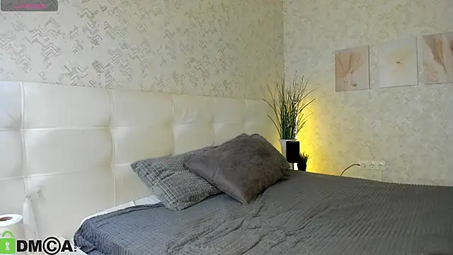 Nicole Charm online show from 09.25.25