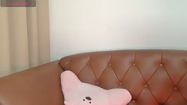NickiBloom online show from 01.05.25