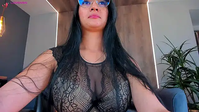 Snapshot of NatyFerrer_ chatting on 12.27.24 NatyFerrer  online show from 12.27.24