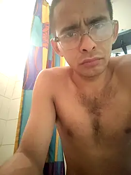Snapshot of VL25DN26 chatting on 04.19.26 VL25DN26 online show from 04.19.26