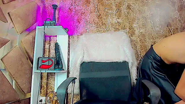 Snapshot of dirtycock2002 chatting on 10.08.25 dirtycock2002 online show from 10.08.25