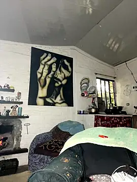 Snapshot of FlpGmz chatting on 10.29.25 FlpGmz online show from 10.29.25