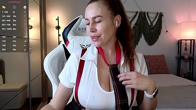 AliceMYs online show from 10.28.25