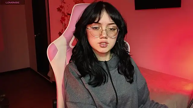 Snapshot of suzumi__ chatting on 12.05.24 suzumi online show from 12.05.24