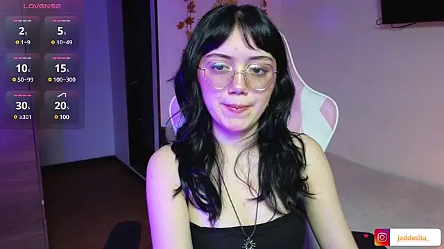 Snapshot of suzumi__ chatting on 01.06.25 suzumi online show from 01.06.25