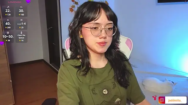 Snapshot of suzumi__ chatting on 01.23.25 suzumi online show from 01.23.25