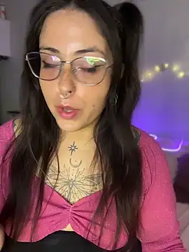 Snapshot of Mizztikaa chatting on 04.29.26 Mizztikaa online show from 04.29.26