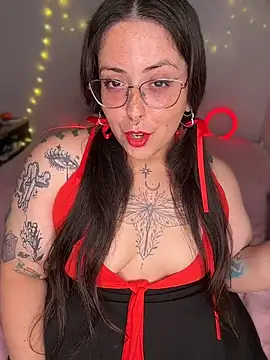 Snapshot of Mizztikaa chatting on 05.12.26 Mizztikaa online show from 05.12.26