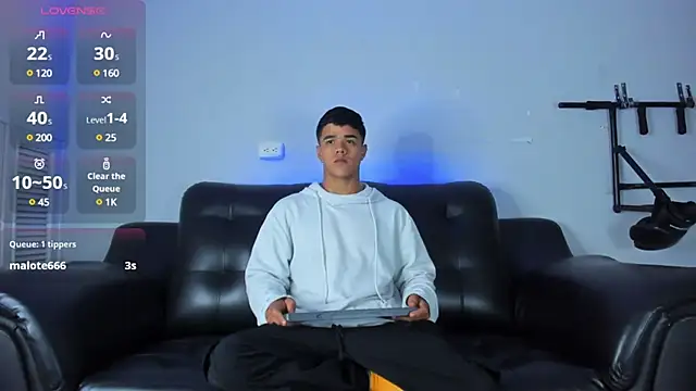 Snapshot of Rob_saenz_ chatting on 02.04.25 Rob saenz online show from 02.04.25