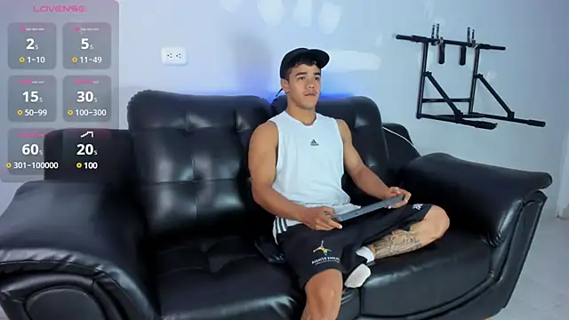 Snapshot of Rob_saenz_ chatting on 03.05.25 Rob saenz online show from 03.05.25
