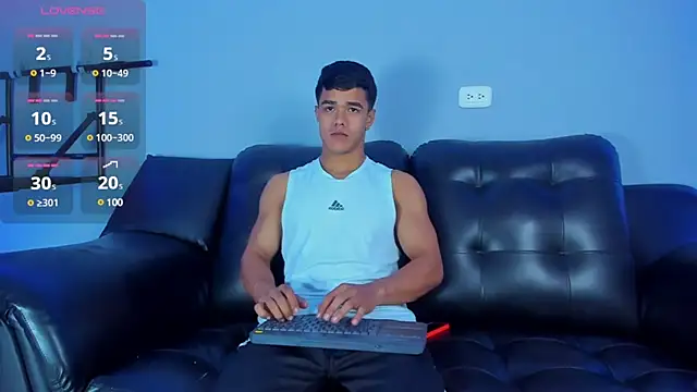 Snapshot of Rob_saenz_ chatting on 03.19.25 Rob saenz online show from 03.19.25