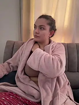 Snapshot of eva_y_marcelo chatting on 12.18.25 eva y marcelo online show from 12.18.25