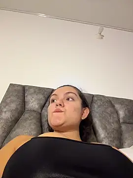 Snapshot of eva_y_marcelo chatting on 12.23.25 eva y marcelo online show from 12.23.25