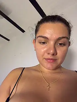 Snapshot of eva_y_marcelo chatting on 05.14.26 eva y marcelo online show from 05.14.26
