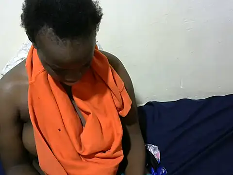 Snapshot of Thicky_kyla chatting on 10.28.25 Thicky kyla online show from 10.28.25