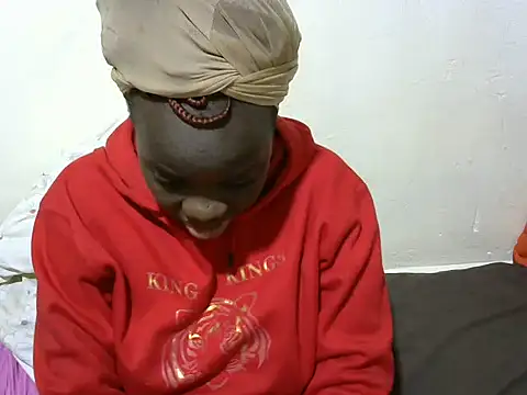 Snapshot of Thicky_kyla chatting on 11.18.25 Thicky kyla online show from 11.18.25