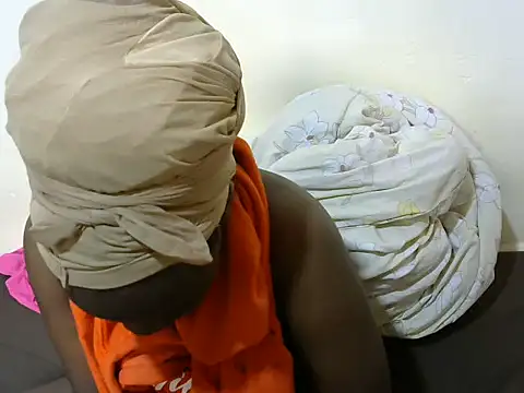 Snapshot of Thicky_kyla chatting on 11.25.25 Thicky kyla online show from 11.25.25