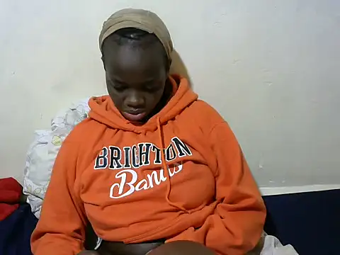 Snapshot of Thicky_kyla chatting on 12.17.25 Thicky kyla online show from 12.17.25