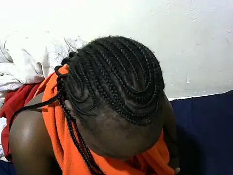 Snapshot of Thicky_kyla chatting on 12.19.25 Thicky kyla online show from 12.19.25