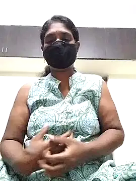 Snapshot of Tamil--Rani chatting on 12.12.24 Tamil--Rani online show from 12.12.24