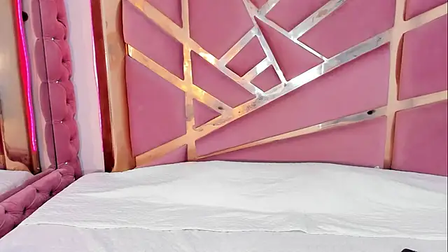 Britanymooree online show from 04.16.26