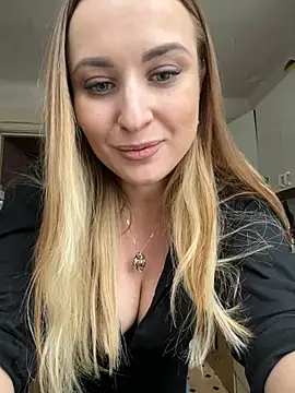 Snapshot of OlgaBuzzz chatting on 12.28.24 OlgaBuzzz online show from 12.28.24