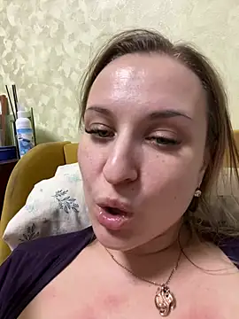 Snapshot of OlgaBuzzz chatting on 01.05.25 OlgaBuzzz online show from 01.05.25