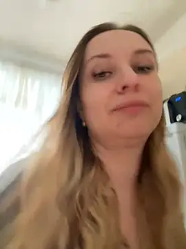 Snapshot of OlgaBuzzz chatting on 01.09.25 OlgaBuzzz online show from 01.09.25