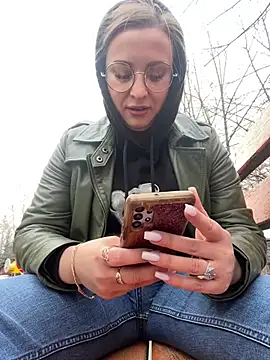 Snapshot of OlgaBuzzz chatting on 03.21.25 OlgaBuzzz online show from 03.21.25