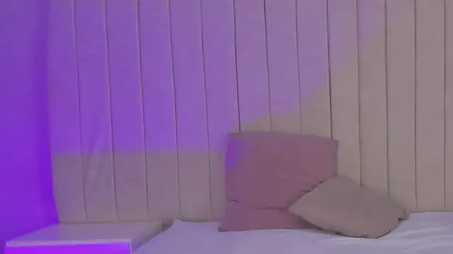 Littleolivia  online show from 02.04.25