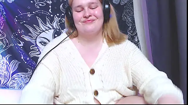 Snapshot of rozzhaos8 chatting on 09.28.25 rozzhaos8 online show from 09.28.25