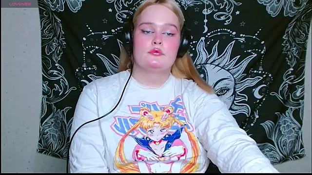 Snapshot of rozzhaos8 chatting on 02.15.26 rozzhaos8 online show from 02.15.26