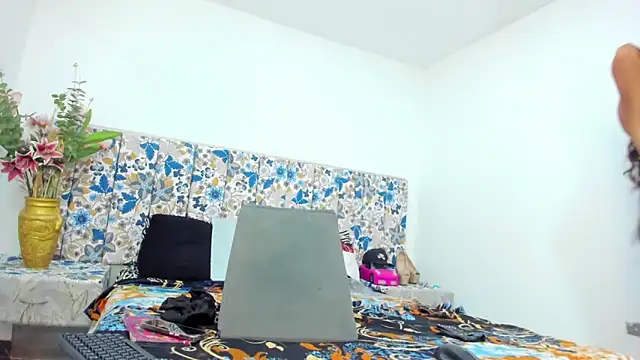 mia foxts online show from 03.08.26