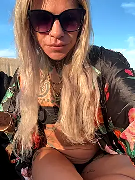 Divina X  online show from 09.20.25