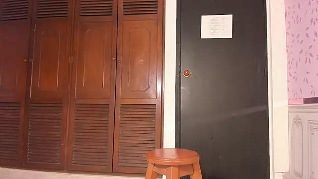 Snapshot of ice_queen_ chatting on 10.05.25 ice queen  online show from 10.05.25