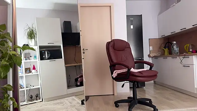 Snapshot of Victoria1Love chatting on 02.28.25 Victoria1Love online show from 02.28.25